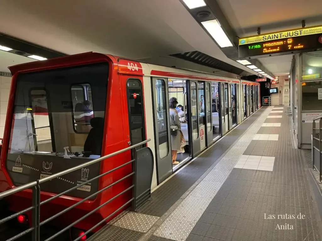 Funicular de Lyon para subir a la Catedral de Fourviere - Cómo moverse en Lyon